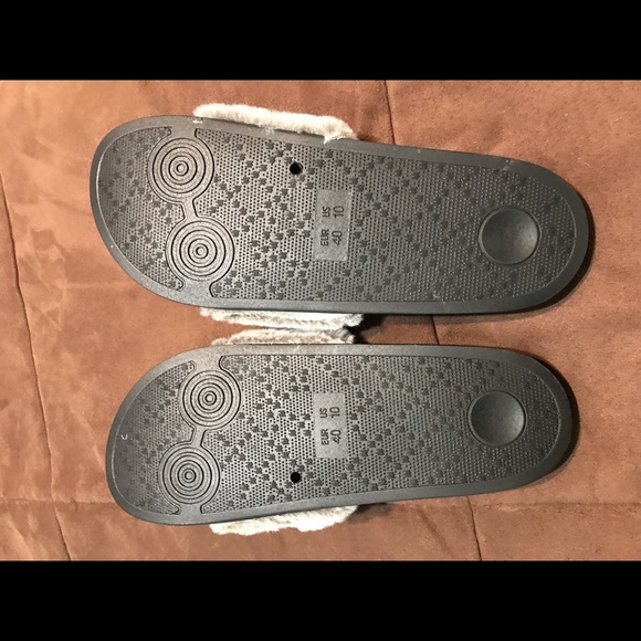 Women’s fuzzy slides with some arch support NIB - Picture 4 of 7